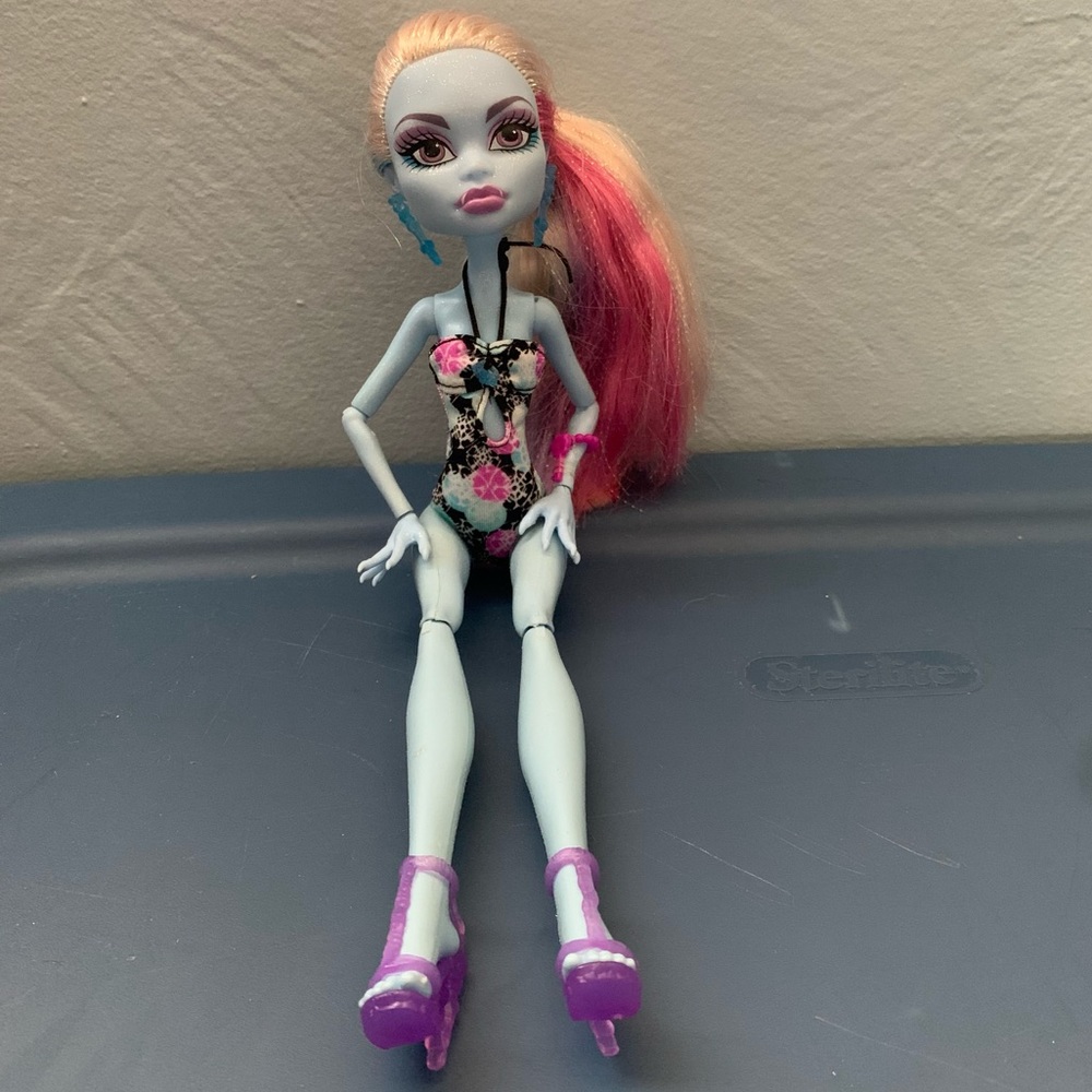 Monster High Skull Shores Abbey Bominable Doll